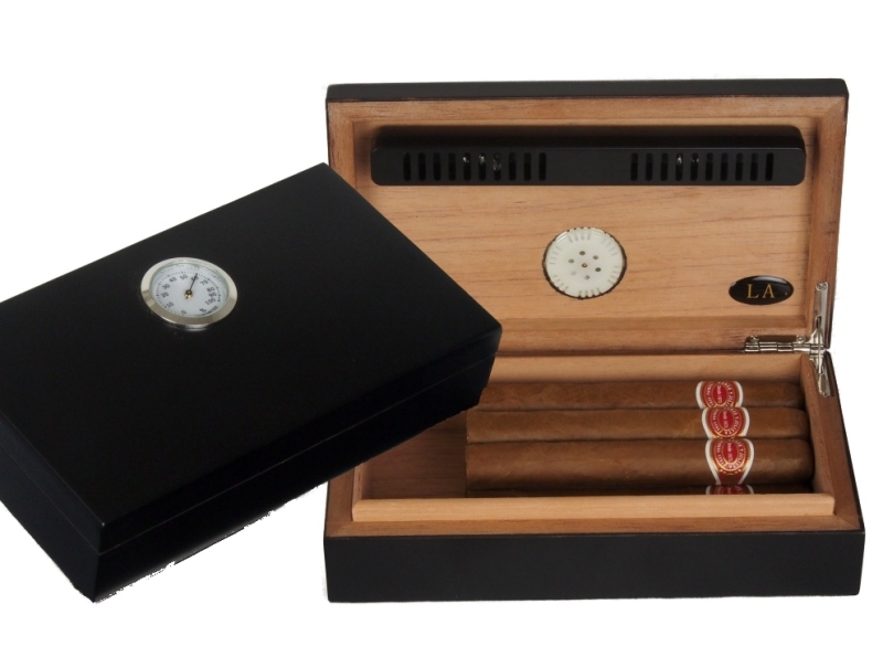 Artikelbild 1 des Artikels “LA Pocket Humidor Black Edition Polymerbefeuchter mit Magnethalterung “
