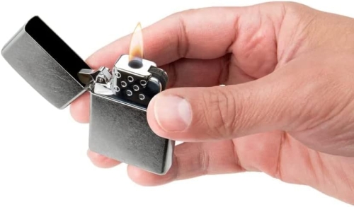 Artikelbild des Artikels “Ausstellungsstück ZIPPO Gaseinsatz mit Drücker ungefüllt, Steinzündung “