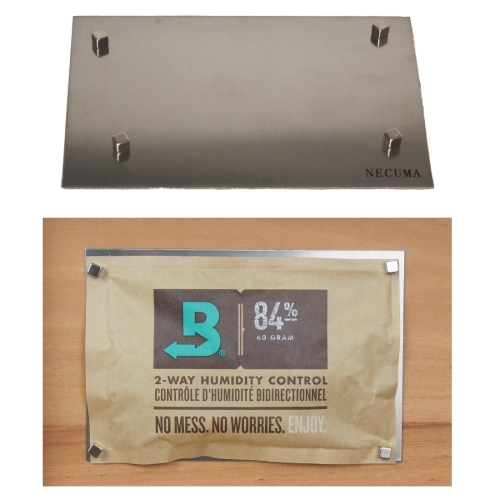 Artikelbild des Artikels “Necuma Halterung für 2 Wegebefeuchter + 1 Stück Boveda 84% 60 Gramm “