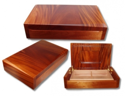 Artikelbild des Artikels “2. Wahl Kaori Humidor M4 Mahagoni inkl. Cigar-Oasis-Ultra“