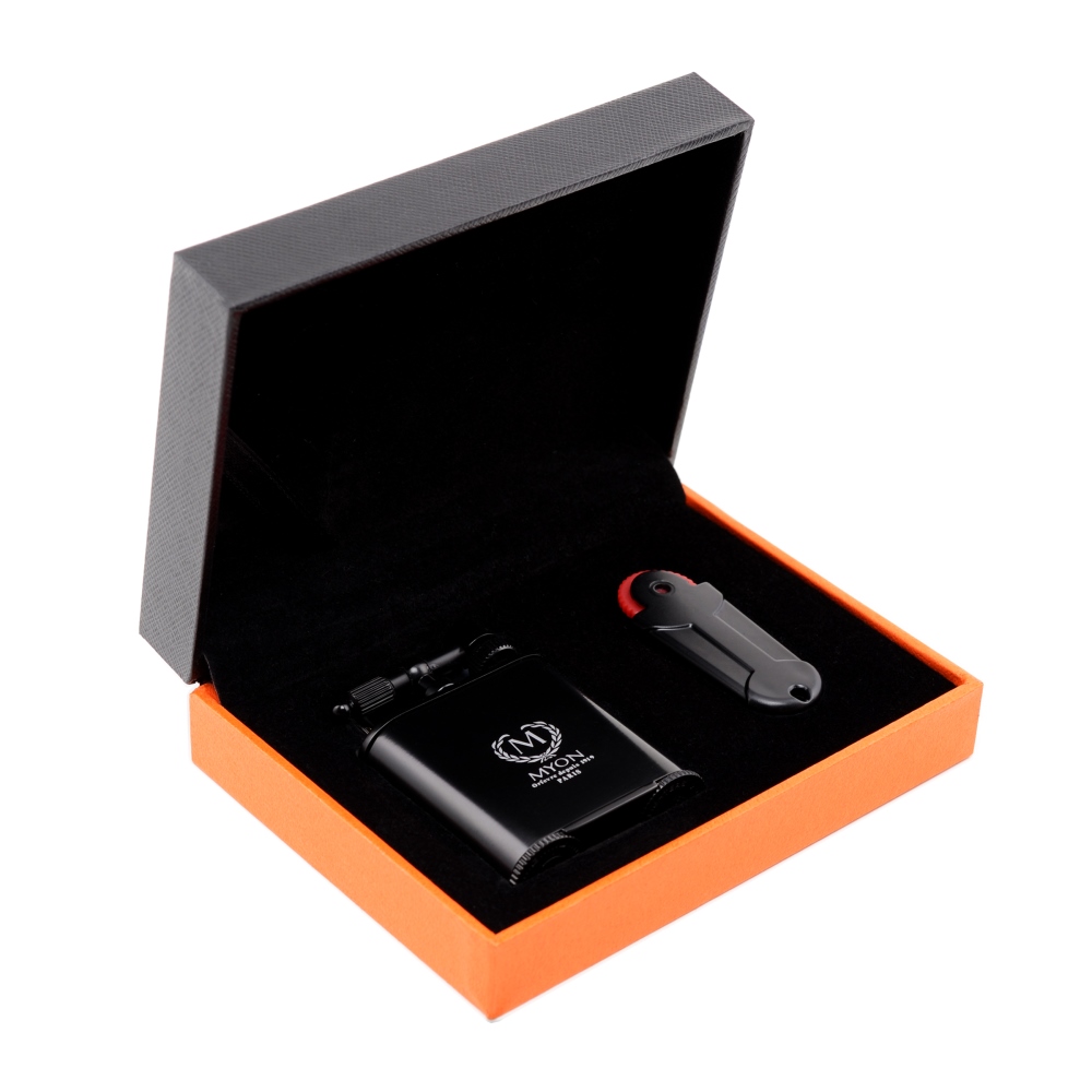 Artikelbild 2 des Artikels “Zigarrenfeuerzeug MYON of Paris Racing Edition Black inkl. Zigarrenbohrer mit Schnappmechanik “