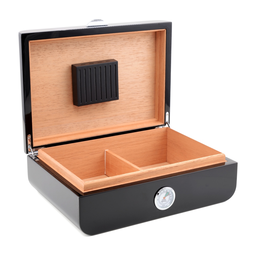 Artikelbild 2 des Artikels “Myon Paris Humidor Racing Edition Carbon-Black V-360 “