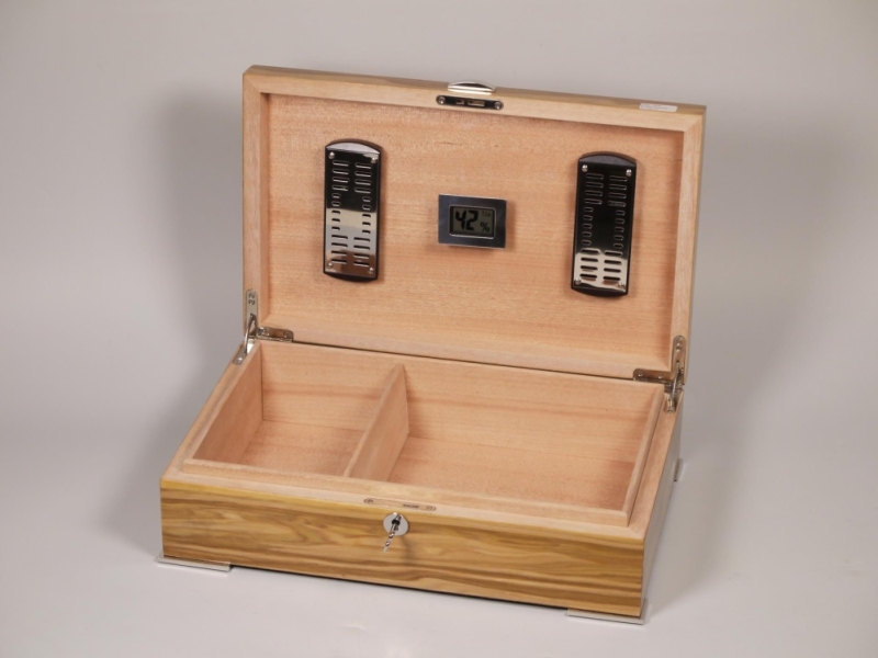 Artikelbild 2 des Artikels “Ausstellungsstück Humidor Echtholzfurnier Apfelbaum 75 Zigarren “
